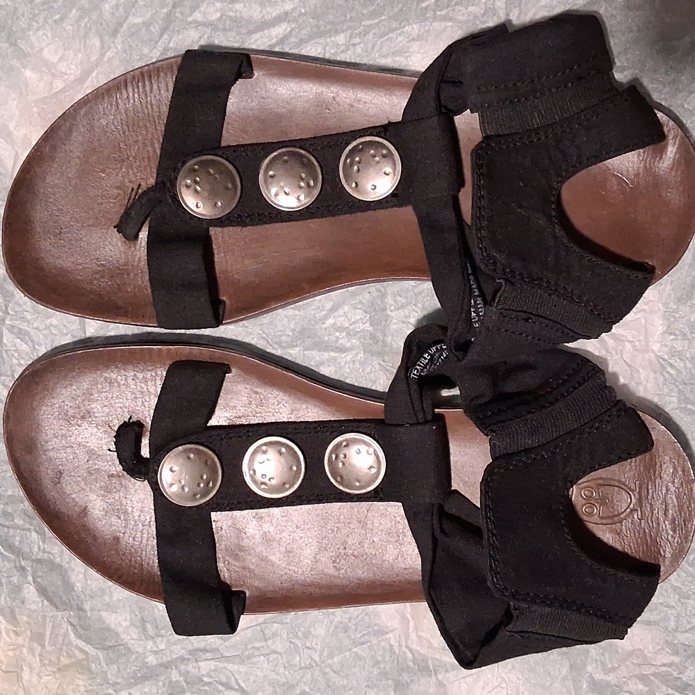 Shade & Shore Black Sandals with Button Accents